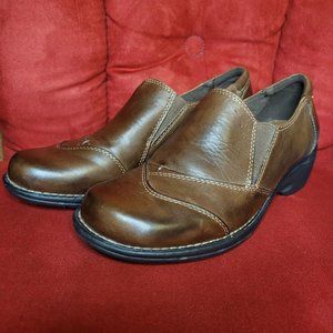 Earth Origins Leather Comfort Clogs